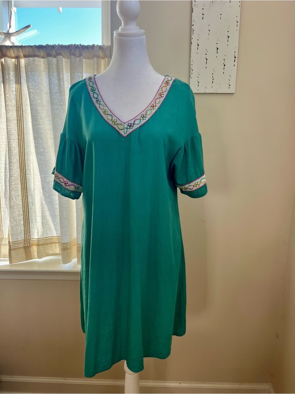 UMGEE Embroidered V-Neck Emerald Green Women's Tunic; Size X-Large